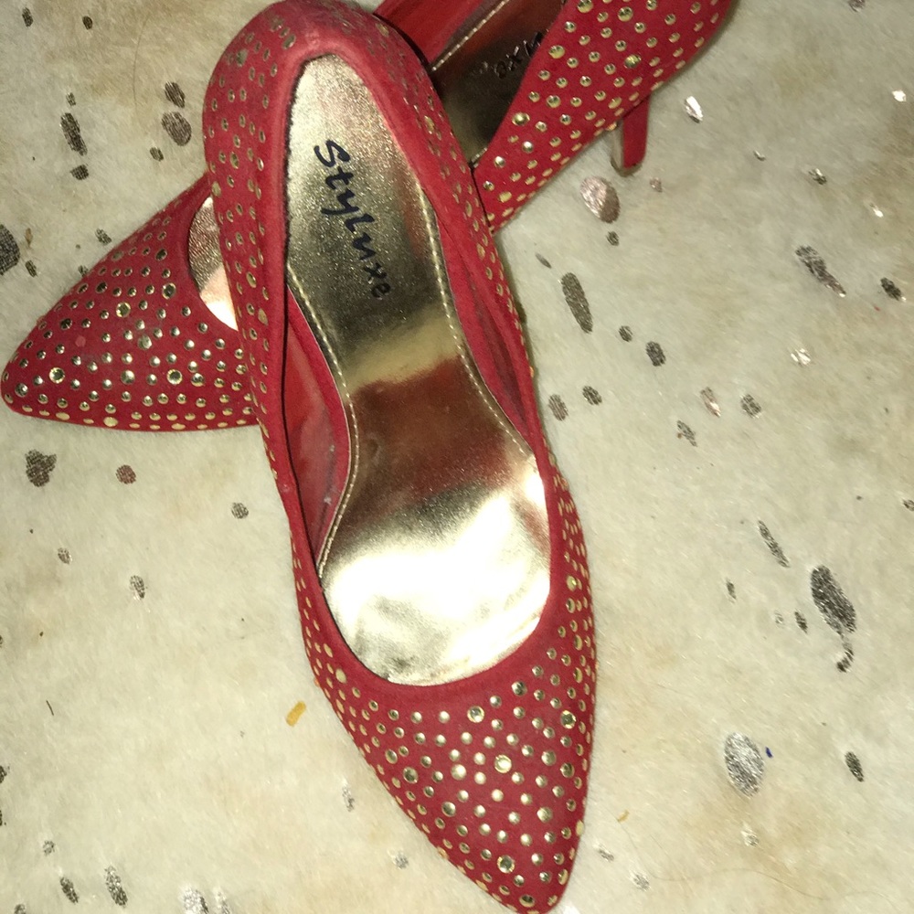 Red pumps - Picture 2 of 5